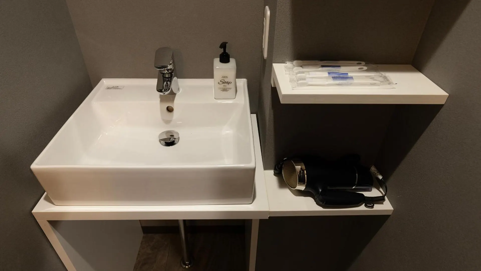 ゲストハウス ホワイトドラゴン60 Osaka Apartment